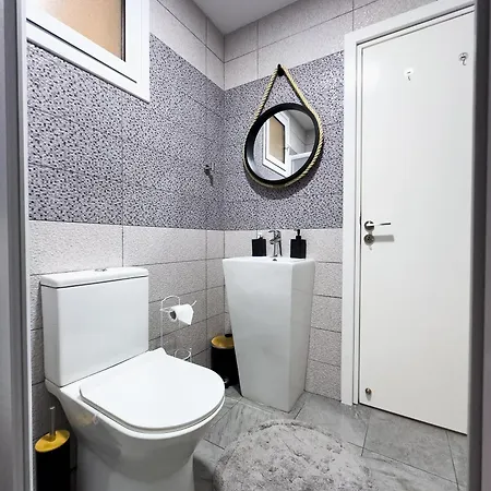 Nomad's Nest - Quiet Flat With Terrace شقة أيا نابا
