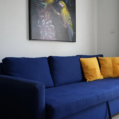 Nomad's Nest - Quiet Flat With Terrace شقة
