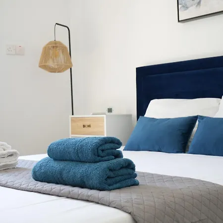 Nomad's Nest - Quiet Flat With Terrace شقة *