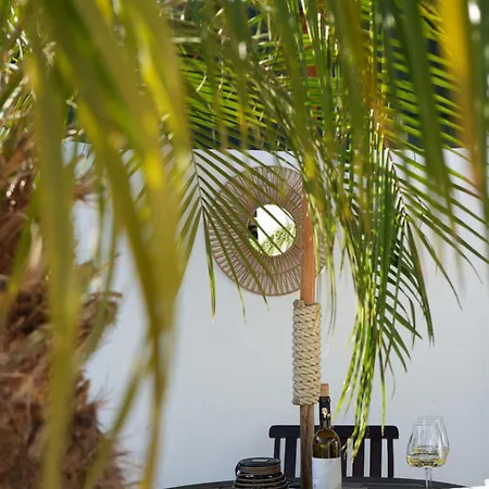 Nomad's Nest - Quiet Flat With Terrace شقة